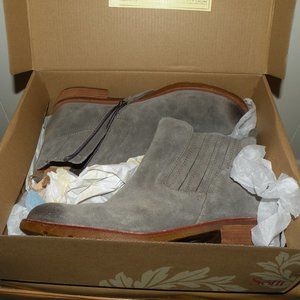 NIB Aqua Sofft Waterproof Bellis Booties Boots Grey Suede 8.5 Gray Leather